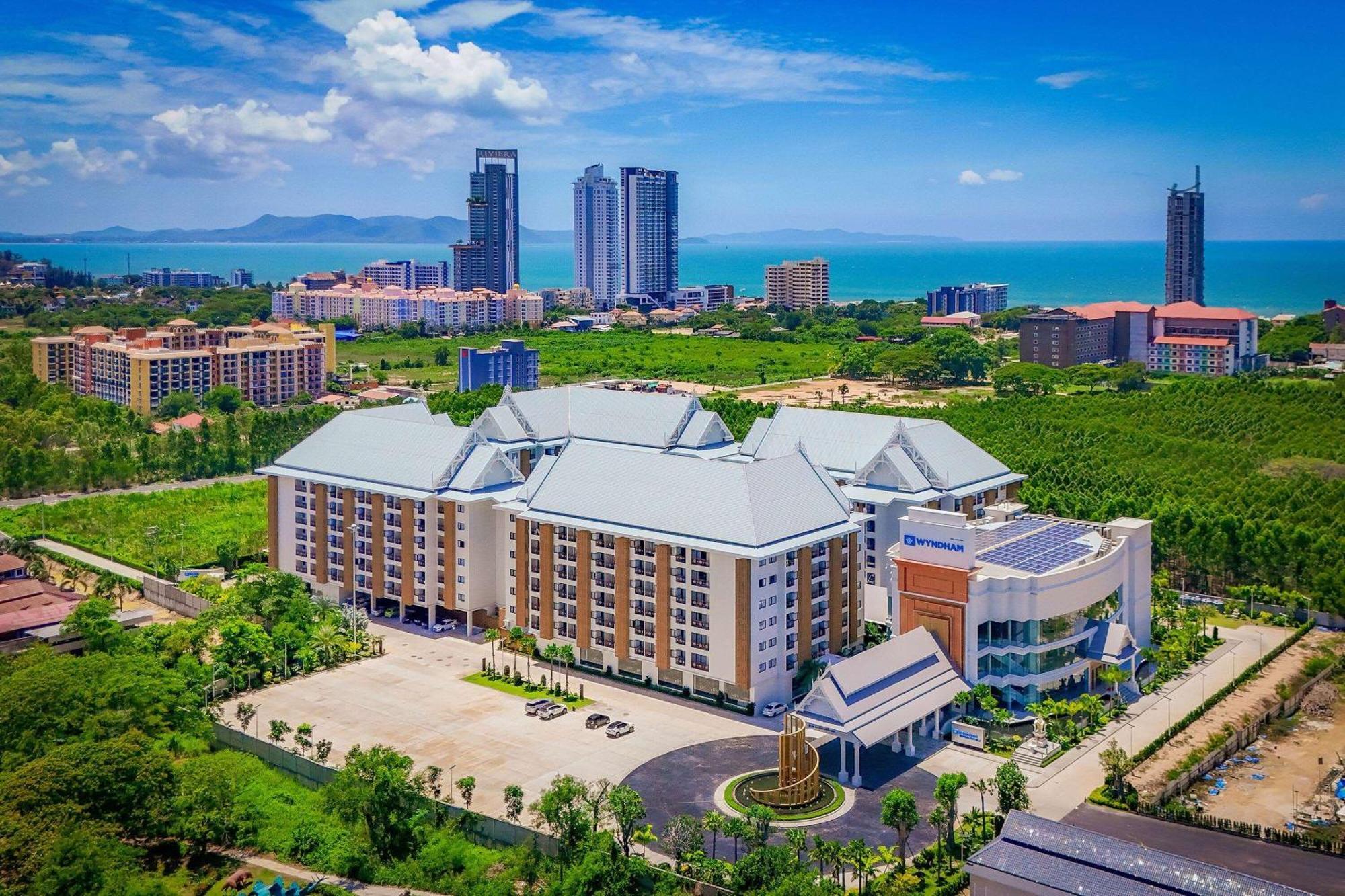 Отель Wyndham Jomtien Pattaya На Джомтьен Экстерьер фото
