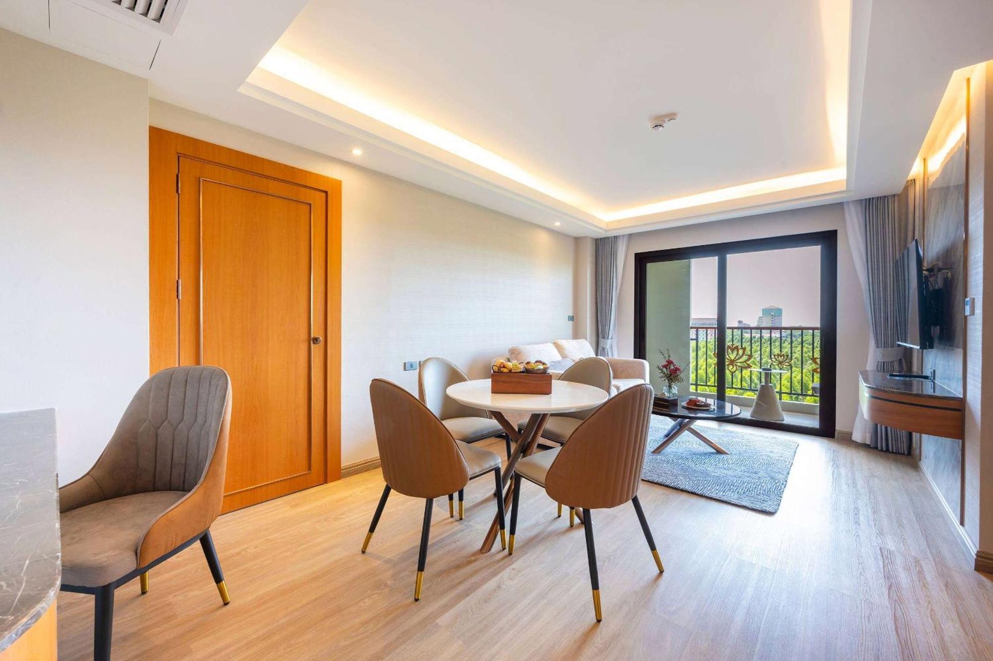 Отель Wyndham Jomtien Pattaya На Джомтьен Экстерьер фото
