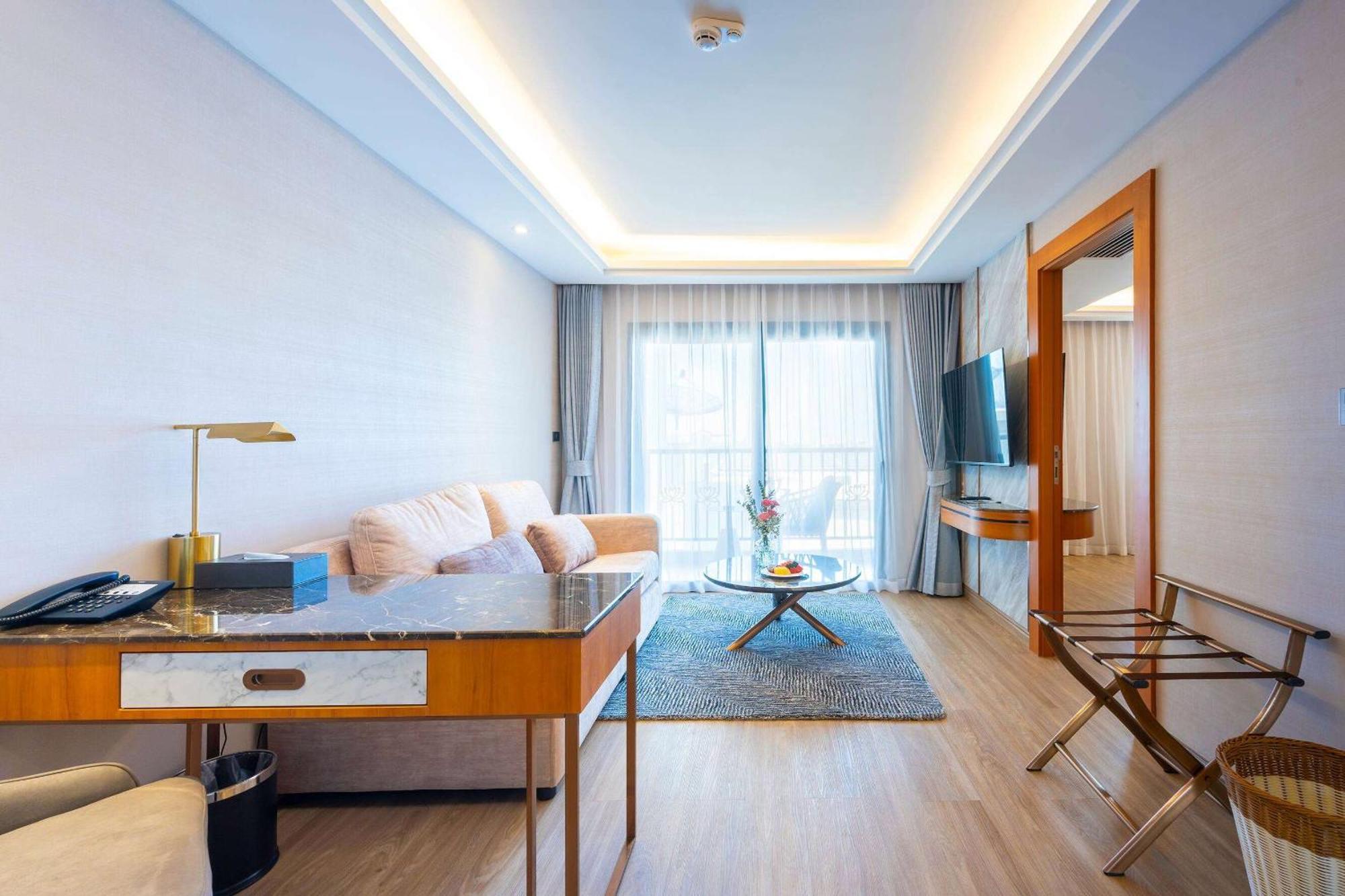 Отель Wyndham Jomtien Pattaya На Джомтьен Экстерьер фото