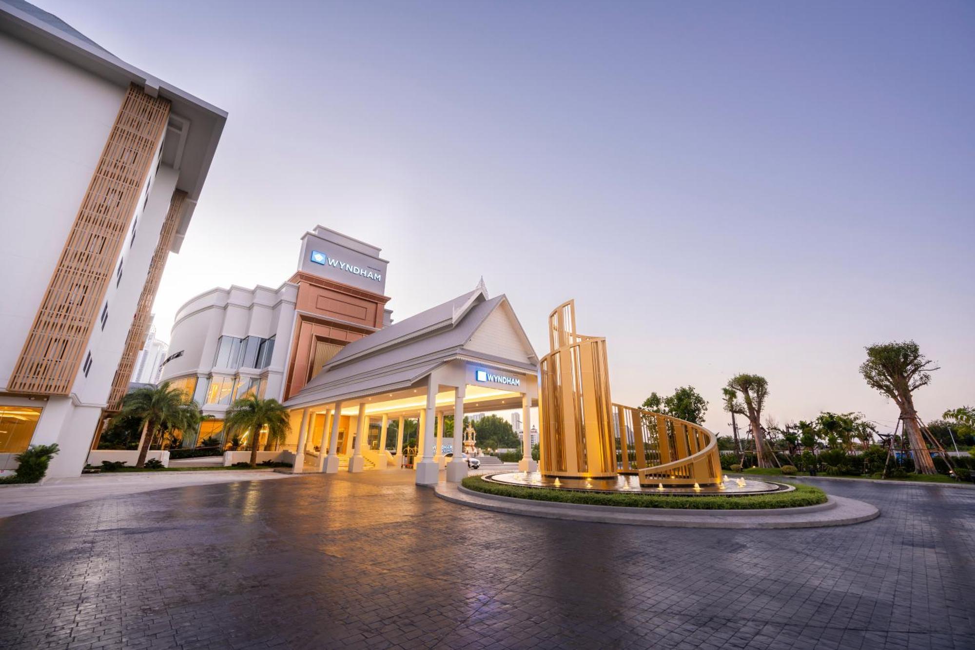 Отель Wyndham Jomtien Pattaya На Джомтьен Экстерьер фото